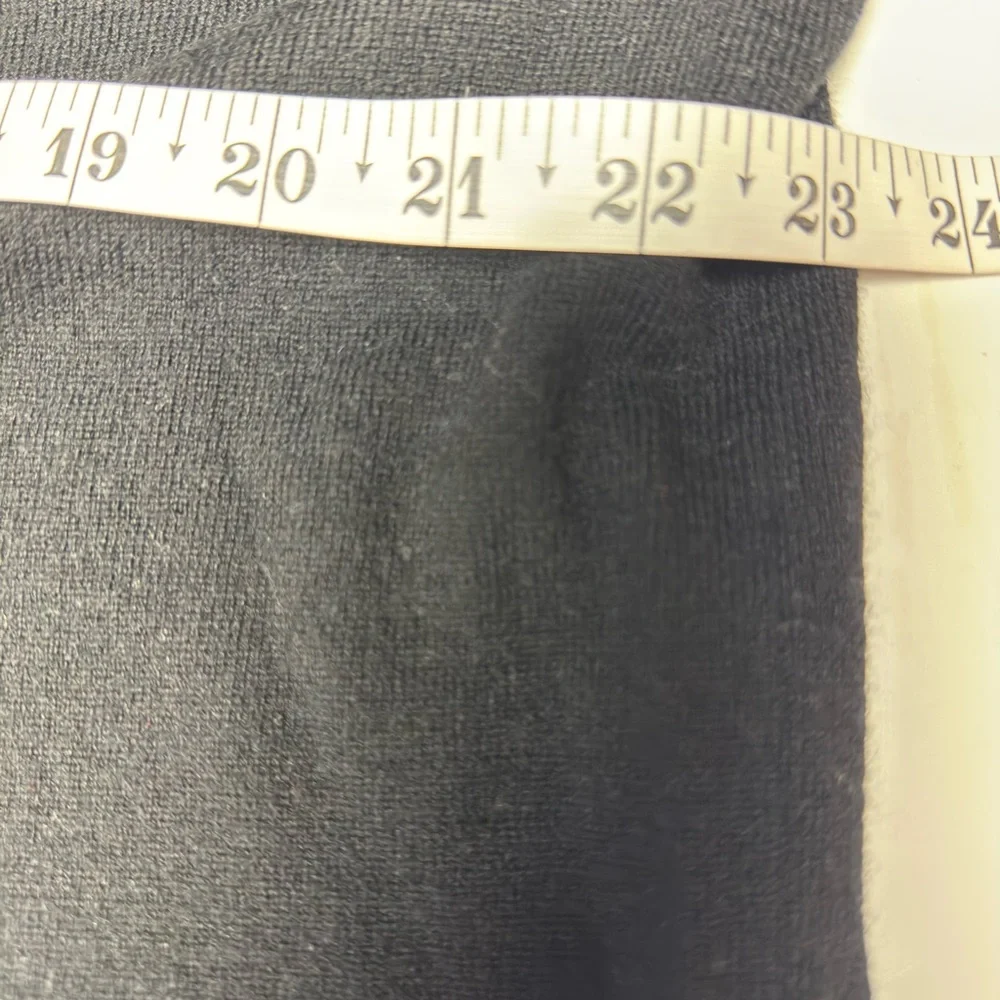 Banana‎ Republic Black V-Neck Sweater 100% Merino Wool